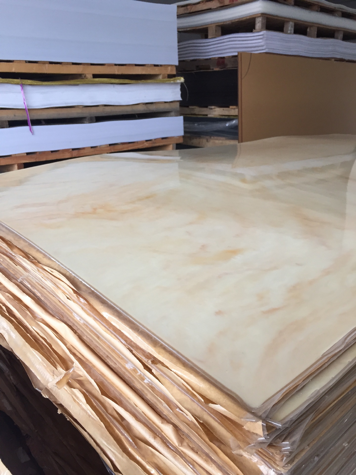 产品介绍 产品信息 产品名称: 广利黄云石板,浇铸板,可烤弯 规格:1.