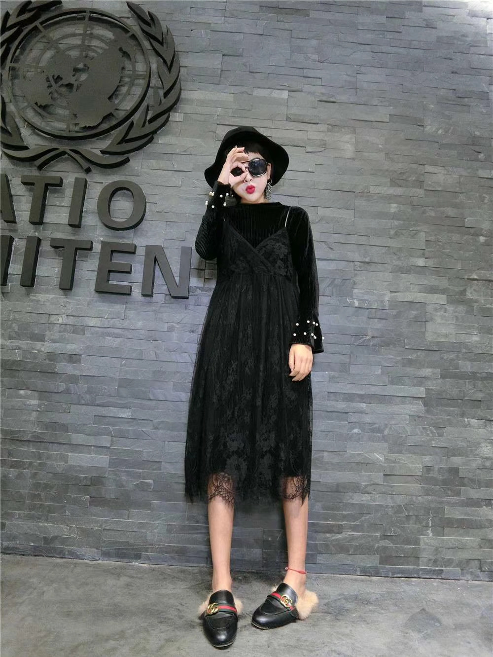 220斤加肥加大码女装胖妹妹春装新品 黑色显瘦蕾丝拼接假两件连