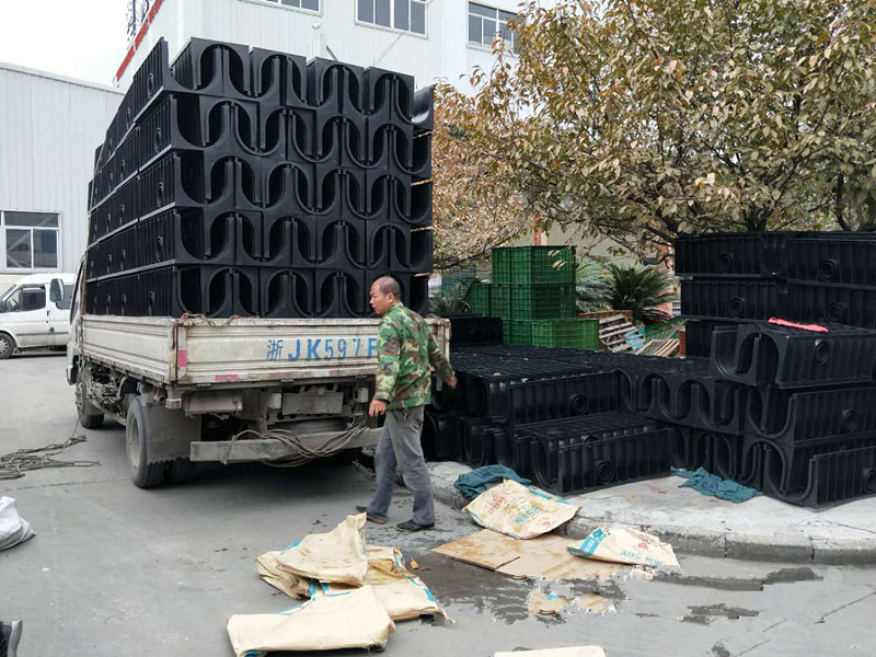 台州伟财批发 线性排水沟 塑料排水沟 hdpe排水沟 盖板