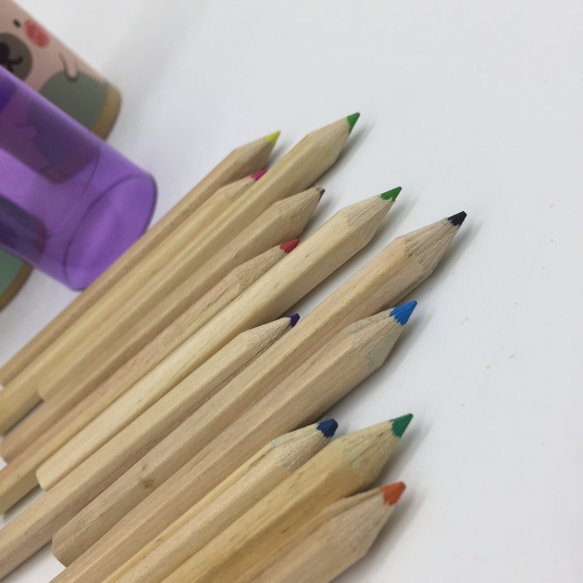 定制彩铅12色桶装彩色铅笔小学生绘画涂色短铅笔儿童绘画套装彩铅