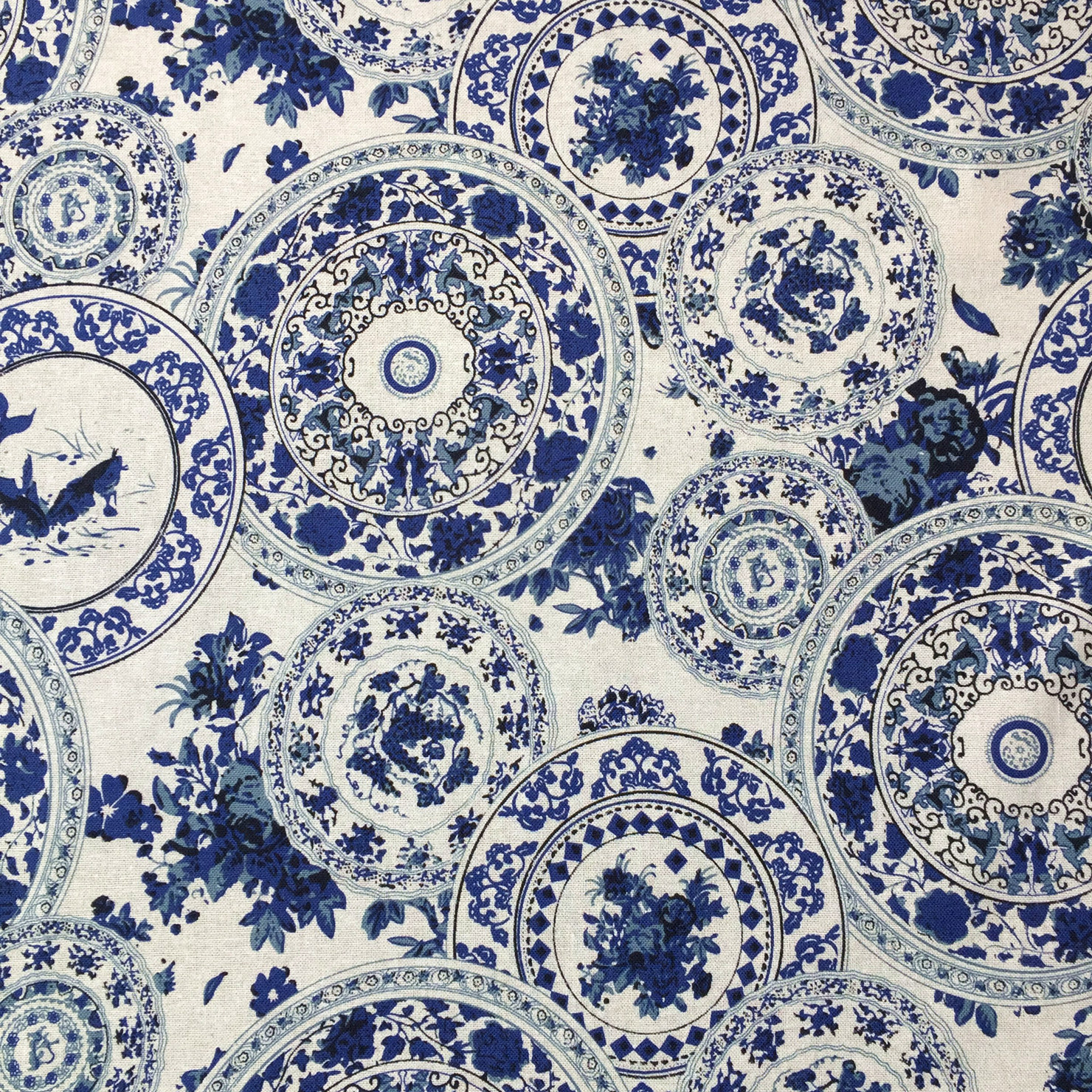 圆盘青花瓷布料棉麻印花布料旗袍裙裤子连衣裙青花瓷盘布料