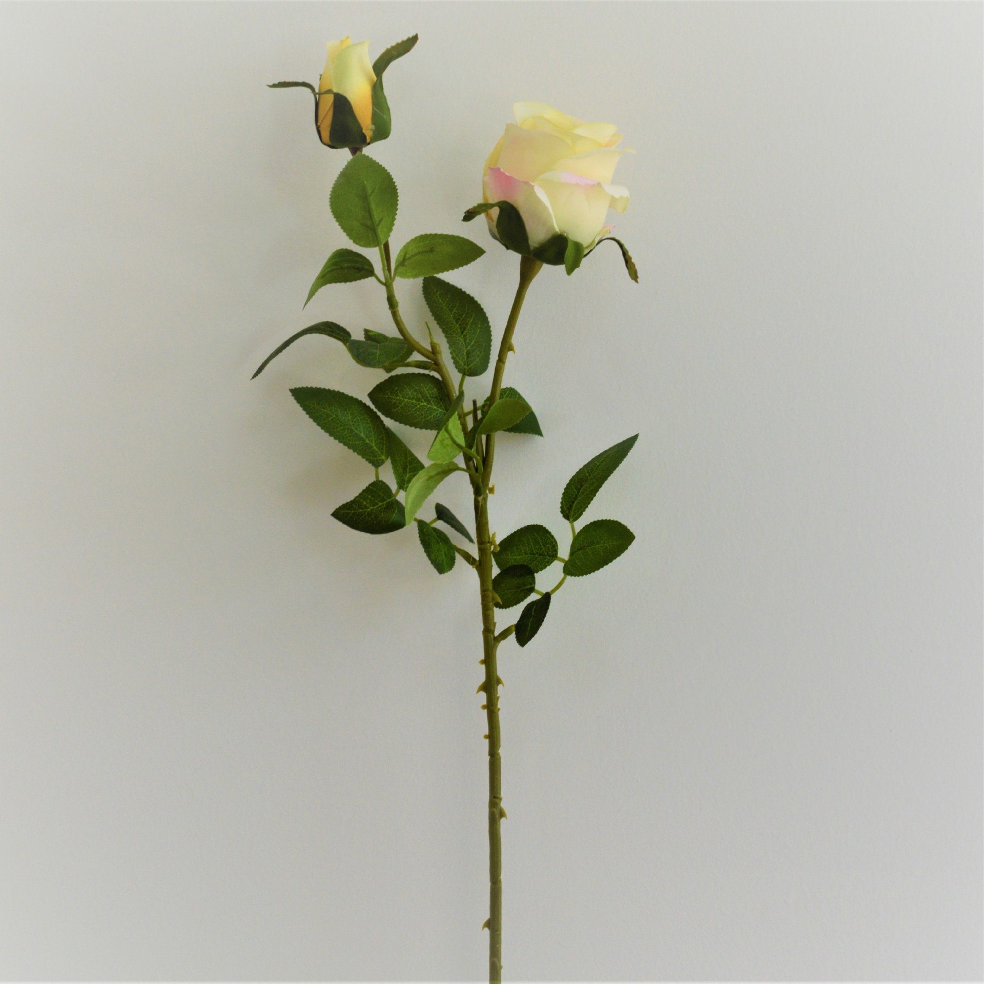 玫瑰】 【尺寸】总长68cm    【材质】花朵-绢布/叶片-绢布/枝干-塑胶