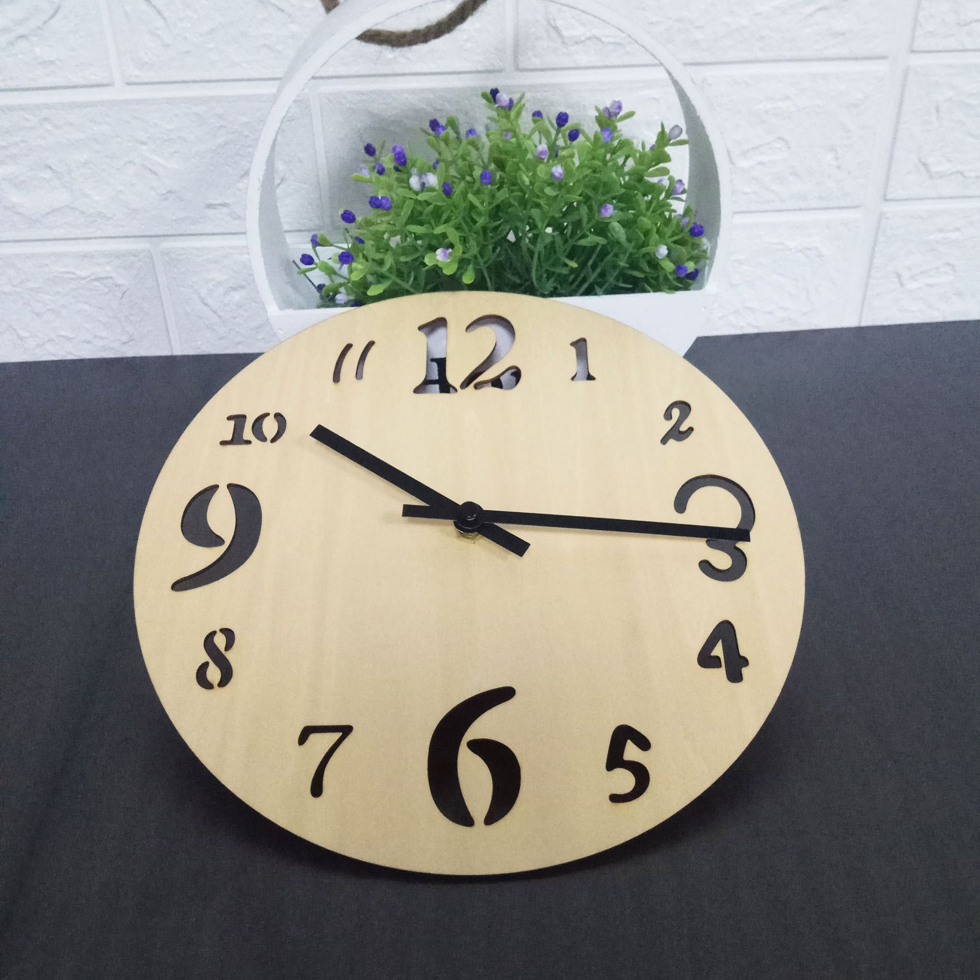 木质工艺品木质挂钟批发 复古简约创意时候壁钟 木质静音挂钟装饰