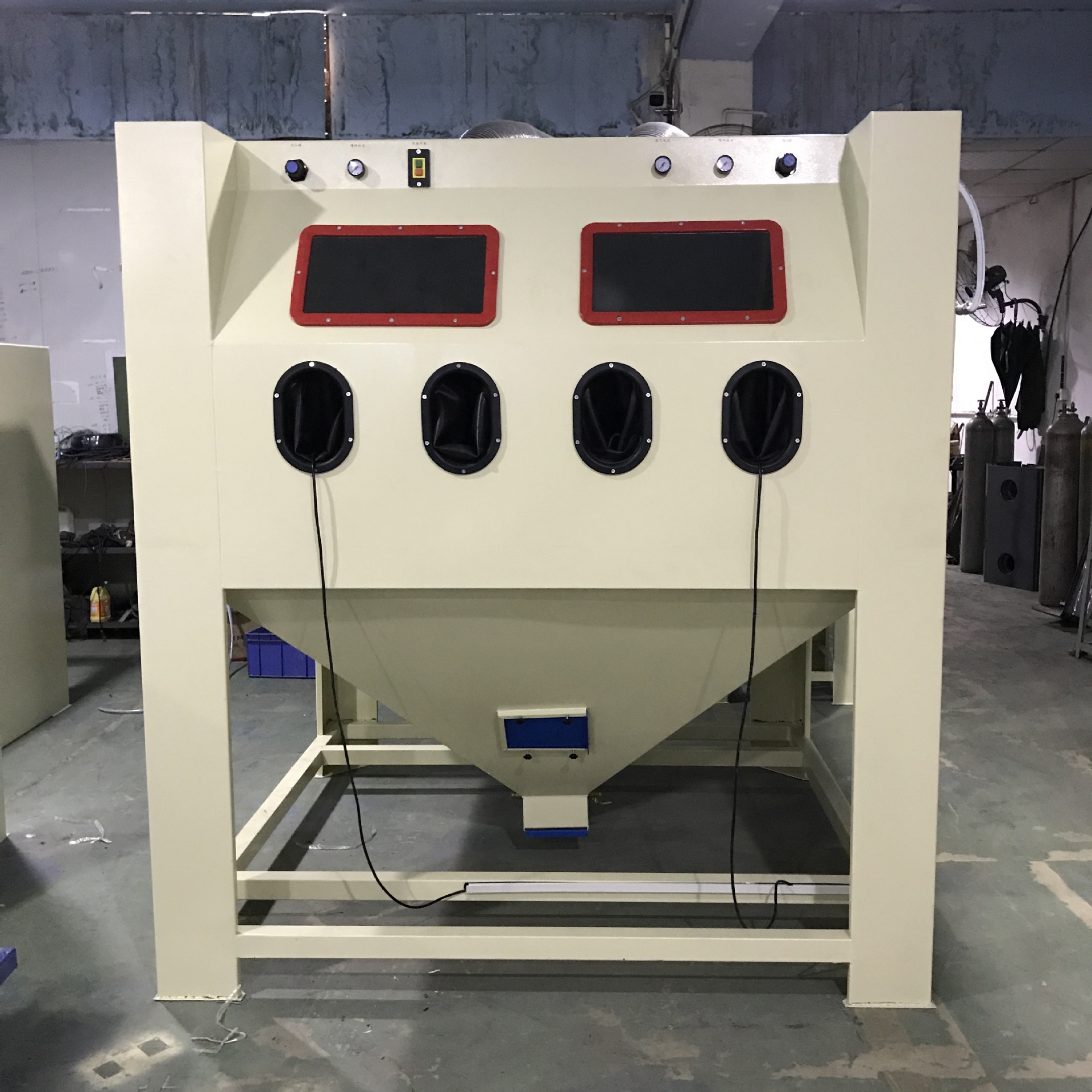 厂家直销双工位手动喷砂机模具铸造产品除锈去氧化皮手动喷沙机