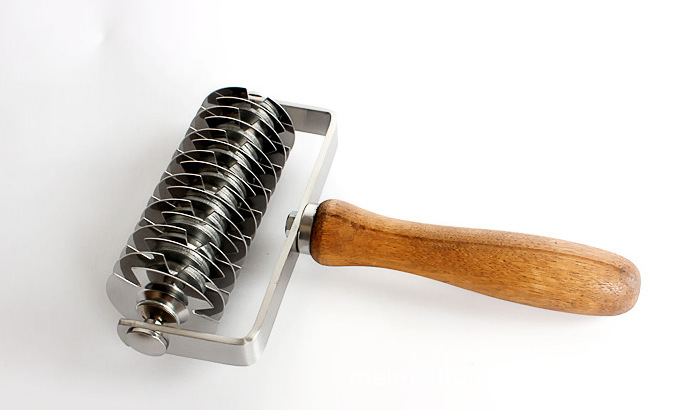 滚轮刀不锈钢拉网刀木柄滚轮刀滚轮针刀点心滚针披萨轮刀烘焙工具