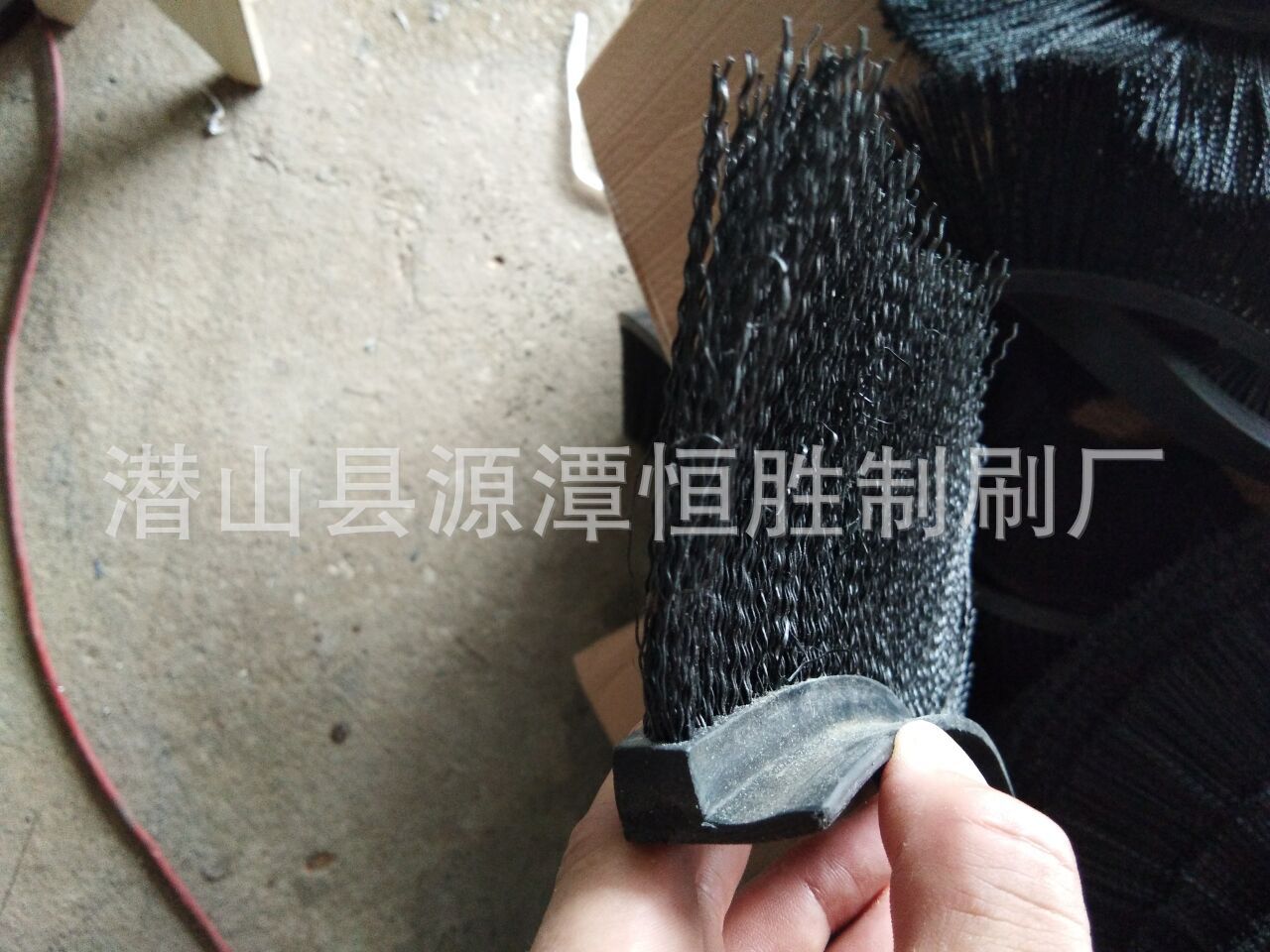 毛刷厂定做挡泥板毛刷橡胶耐磨毛刷软体毛刷弧形密封毛刷条毛扫