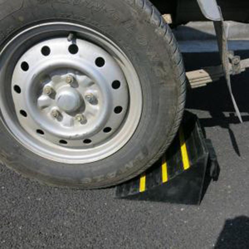 橡胶止退器三角木止胎车轮定位器便携式汽车大货车实心防滑挡轮块