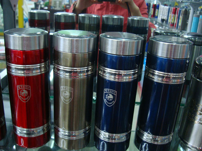 感谢各位朋友光临金典百货批发,本公司位于世界小商品之都的中国义乌