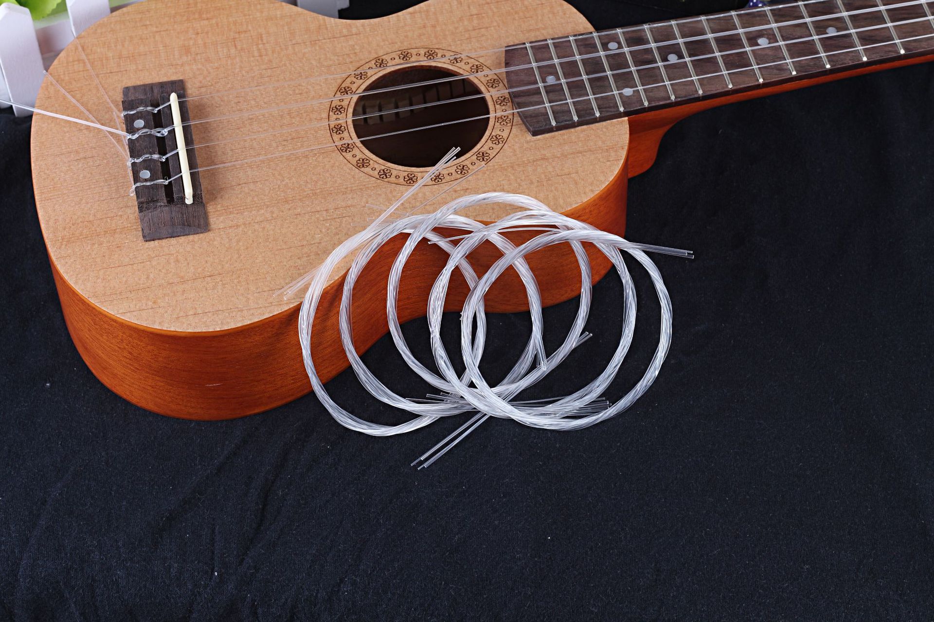 仿碳素尤克里里琴弦 小吉他ukulele尼龙琴弦 乌克丽丽专用琴弦