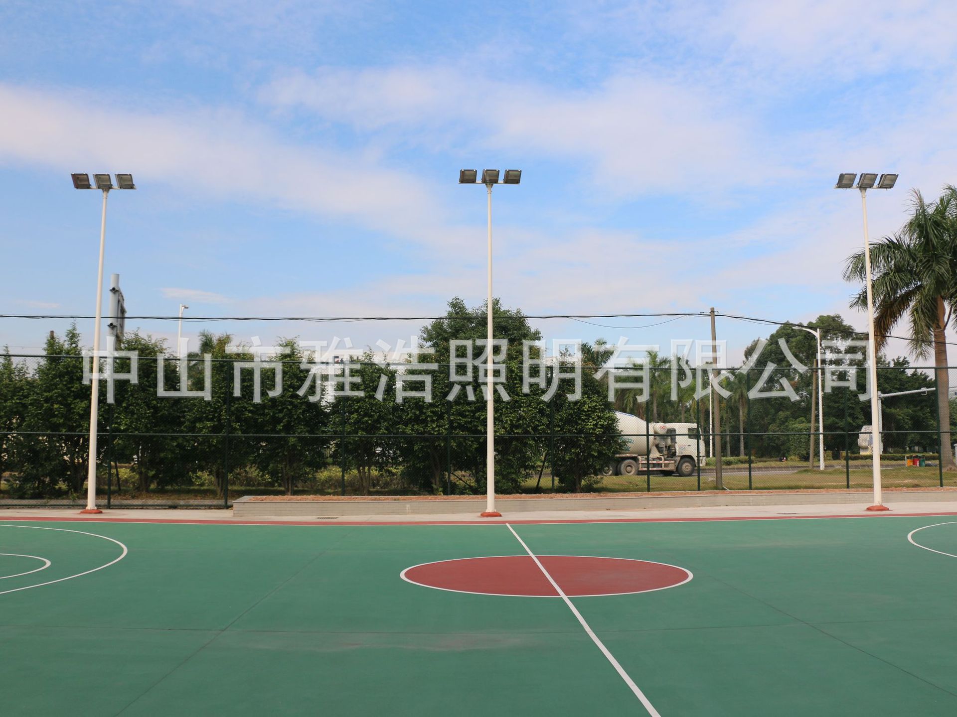 广州路灯杆生产厂家 用在篮球场照明上的灯杆灯具如何配置