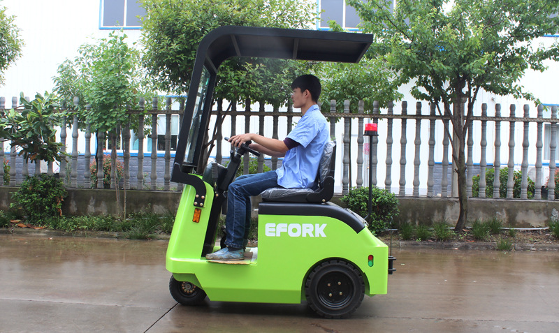 室外用小型电动牵引车生产厂家