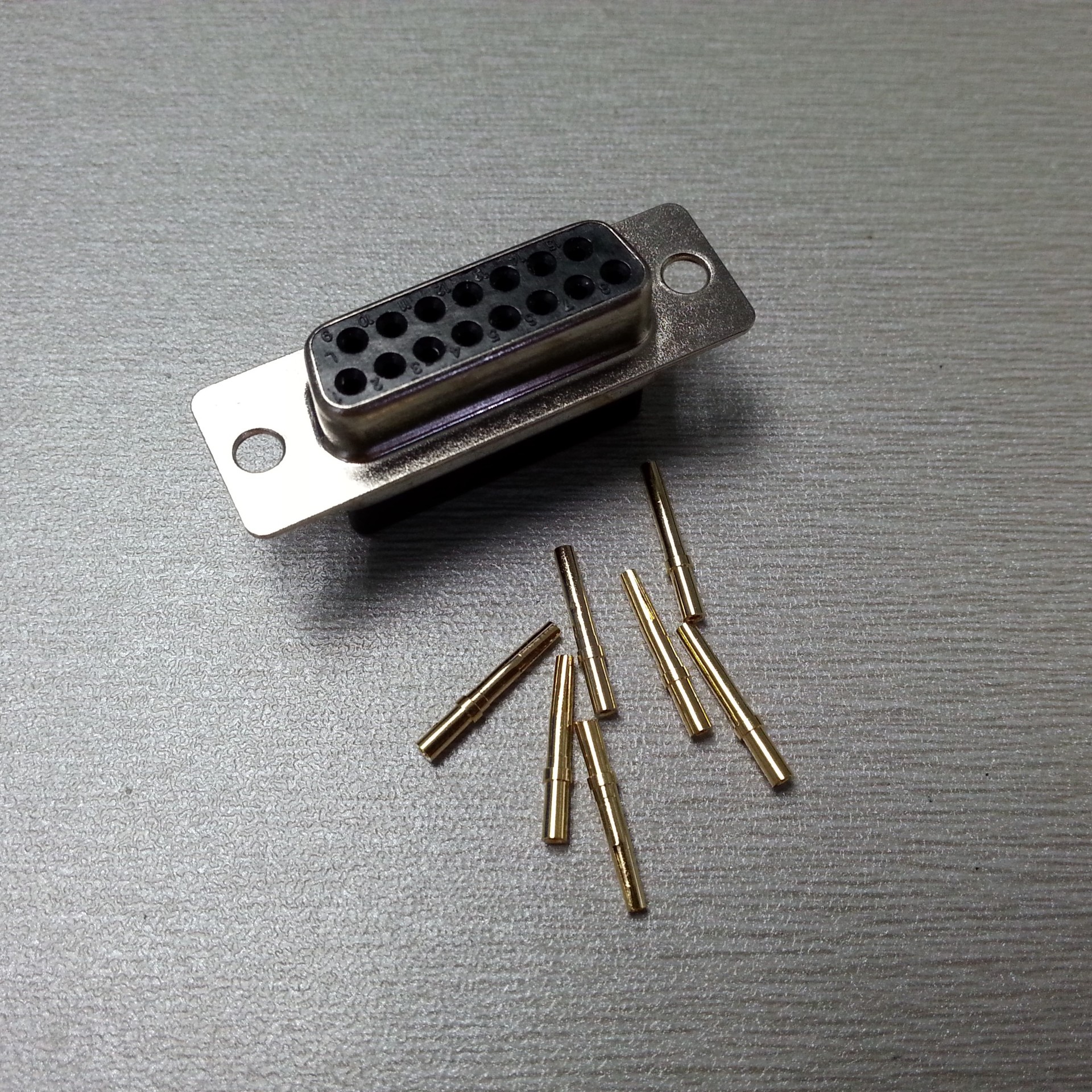 军工级db打线式15pin母头 接触区镀金3u两排矩形打线式15pin插头