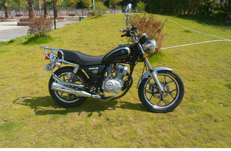 供应重庆建设牌摩托车125cc铃木太子款燃油跨骑二轮可上牌包邮