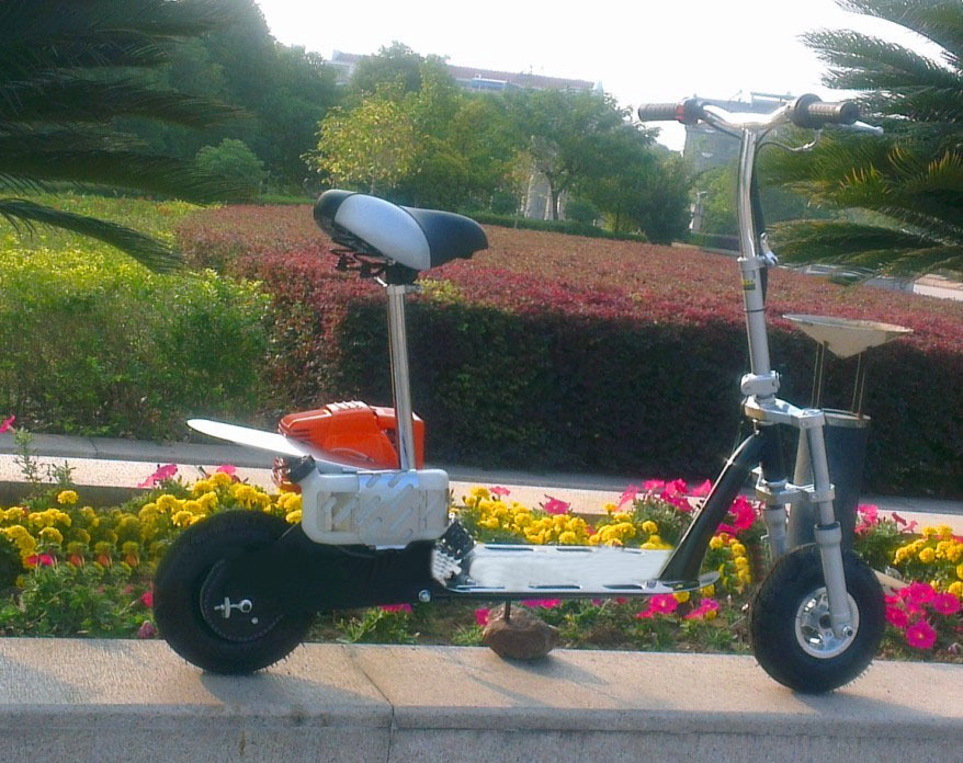 迷你汽油滑板车 汽油踏板车 汽油冲浪休闲摩托车 摩托车