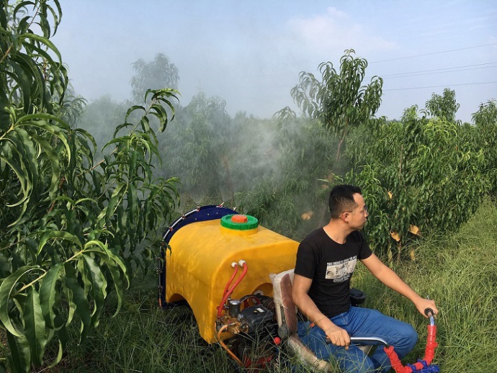 有叫果园打药机的,也有叫果园喷雾机,果树打药机,果园喷药机&hellip