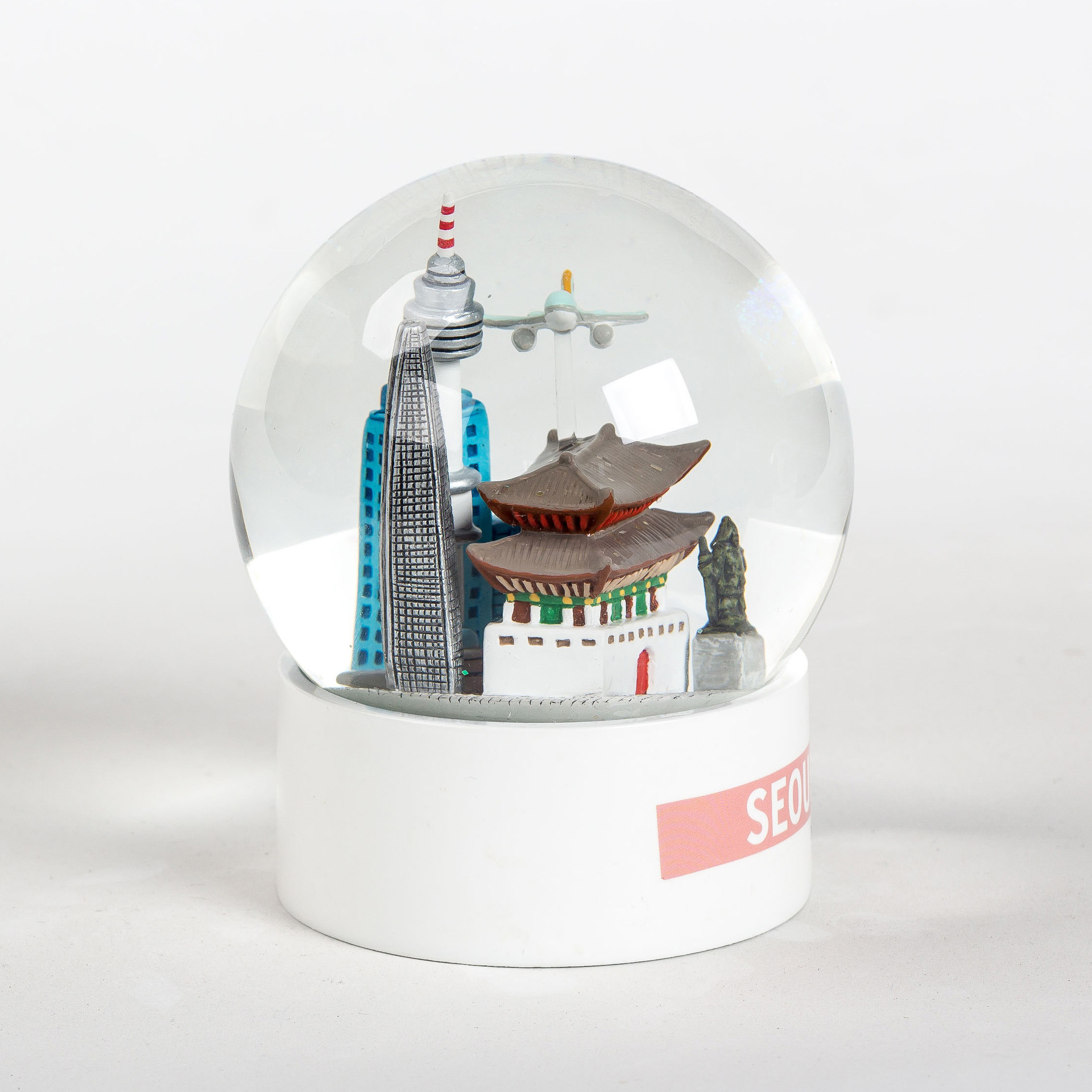 创意出口韩国首尔机场旅游纪念品立体树脂水晶球雪花球水球礼品