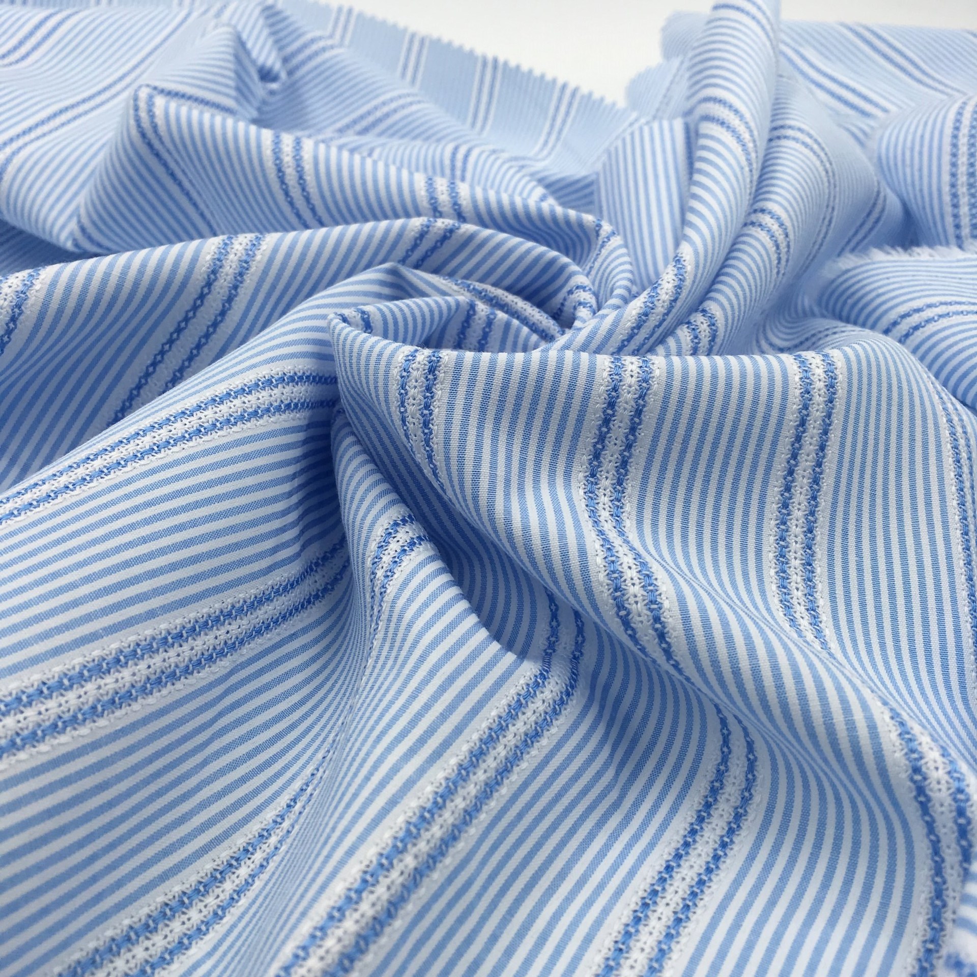 现货供应爆款色织提花条纹面料时尚休闲衬衫0.1 0.2 0.3 0.4宽度