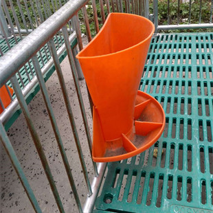 仔猪补料槽壁挂式小猪食槽补料槽猪食槽仔猪料槽猪场养殖设备