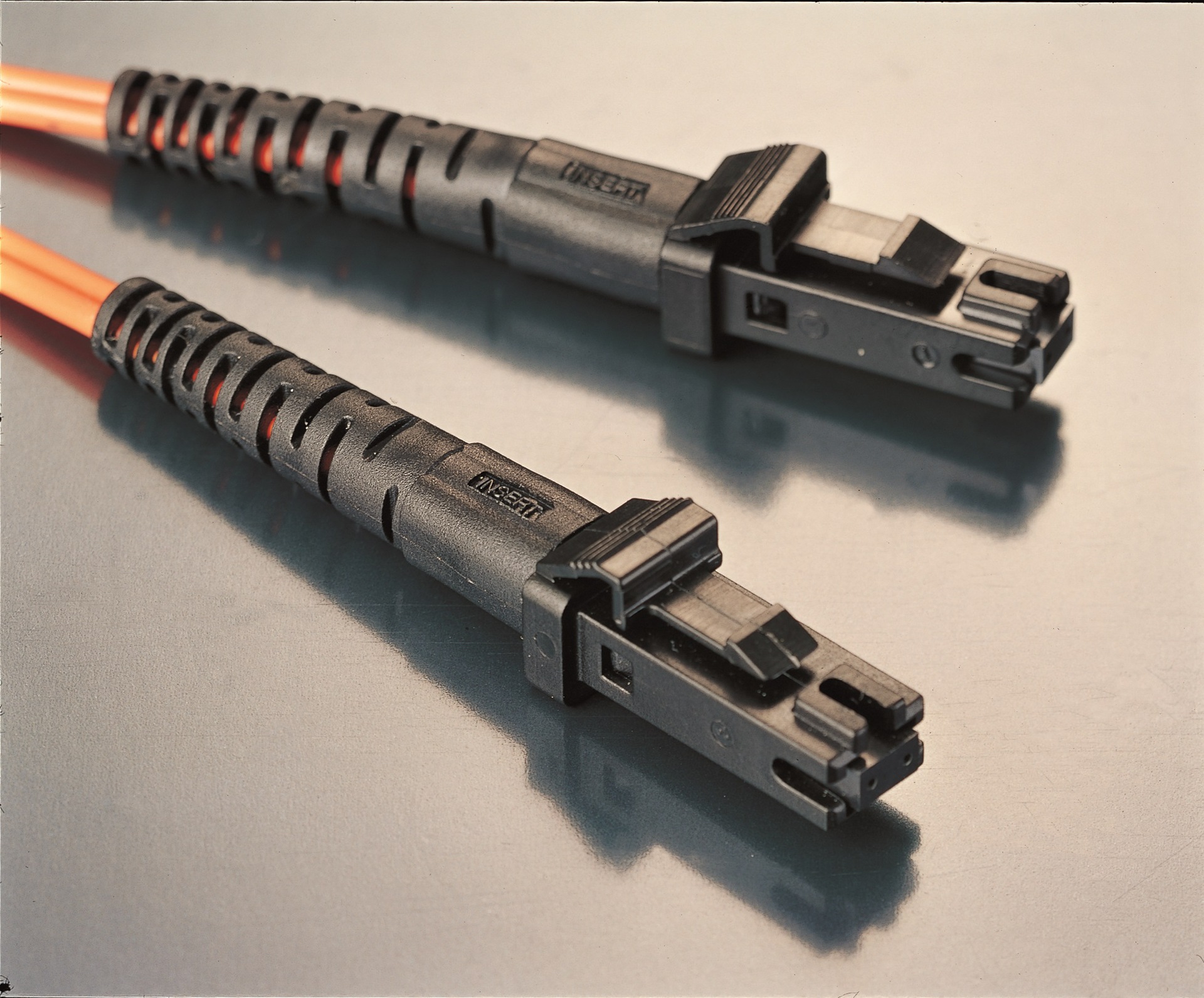 光纤尾线sc接头怎样连接_mtrj光纤连接器_mtrj光纤连接器