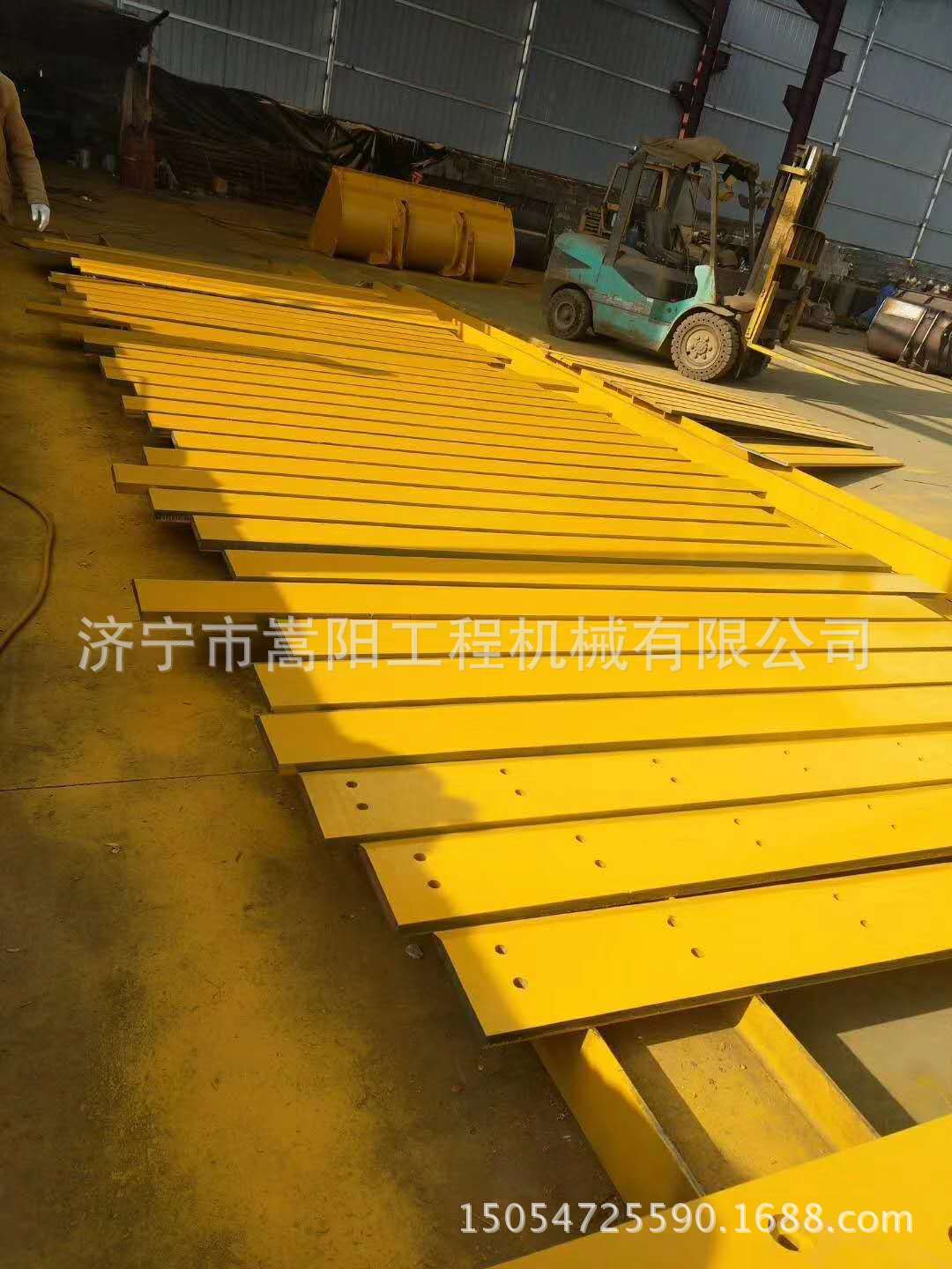 裝載機(jī)鏟斗 (1)