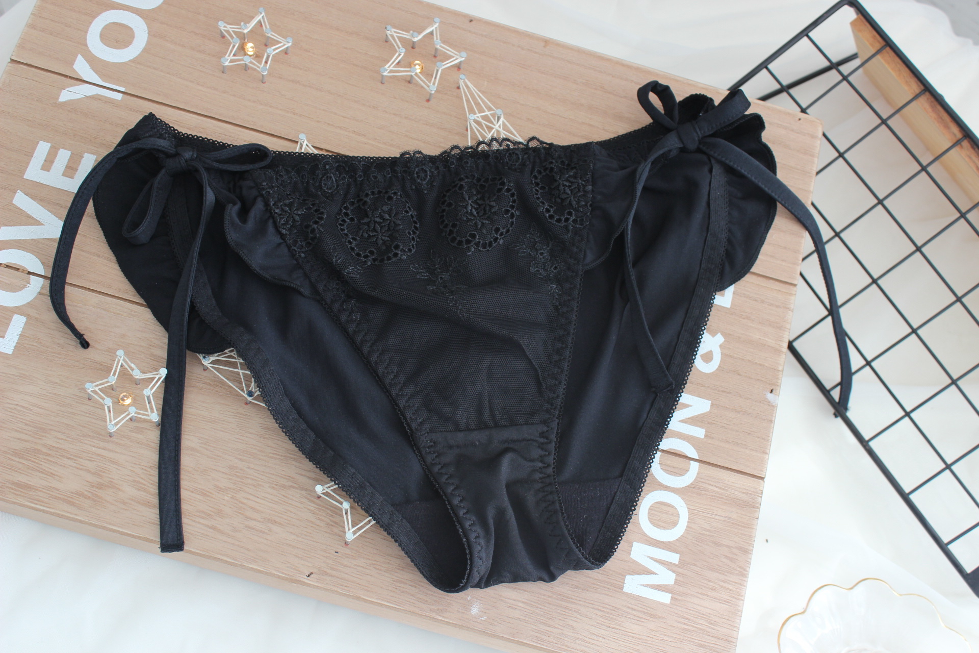 hy-33 系带款厂家批发牛奶丝精美刺绣性感系绳三角裤大连内裤