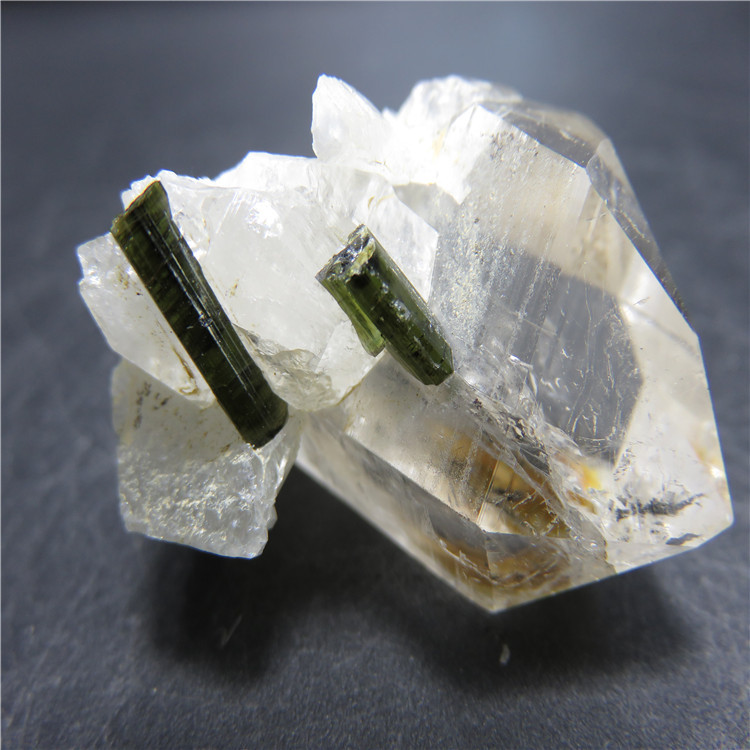 绿碧玺 水晶 天然宝石 原石 巴基斯坦宝石 矿标 矿晶 b282