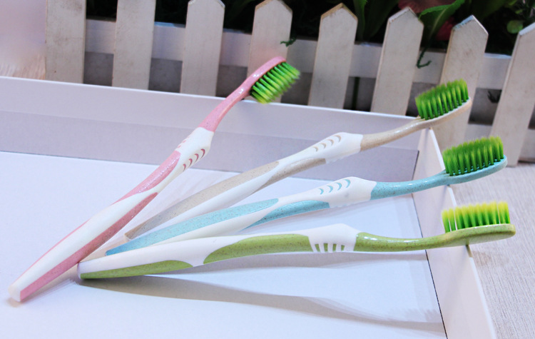 春纪牙刷,采用优质纤丝刷毛,绿茶柔细软毛,弹力更柔韧,温和清洁齿面及