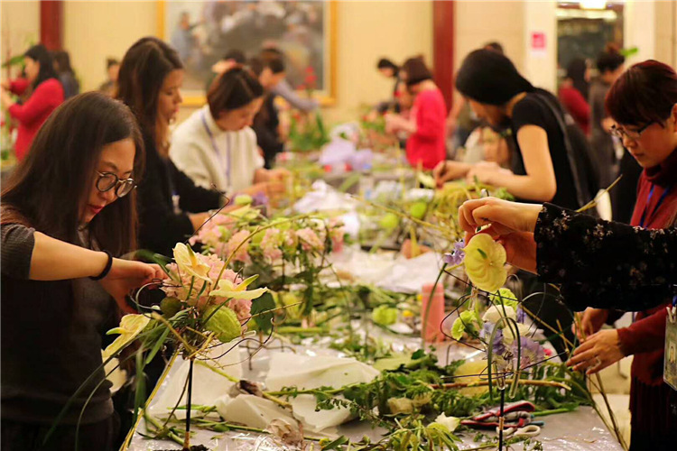 学校简介:青岛澜汇花艺培训学校,成立于2005年,是山东省唯一一家由