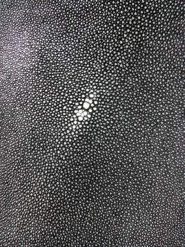 皮革厂家直销彩色珍珠鱼皮革面料 钱包手袋装饰革 魔鬼鱼皮料