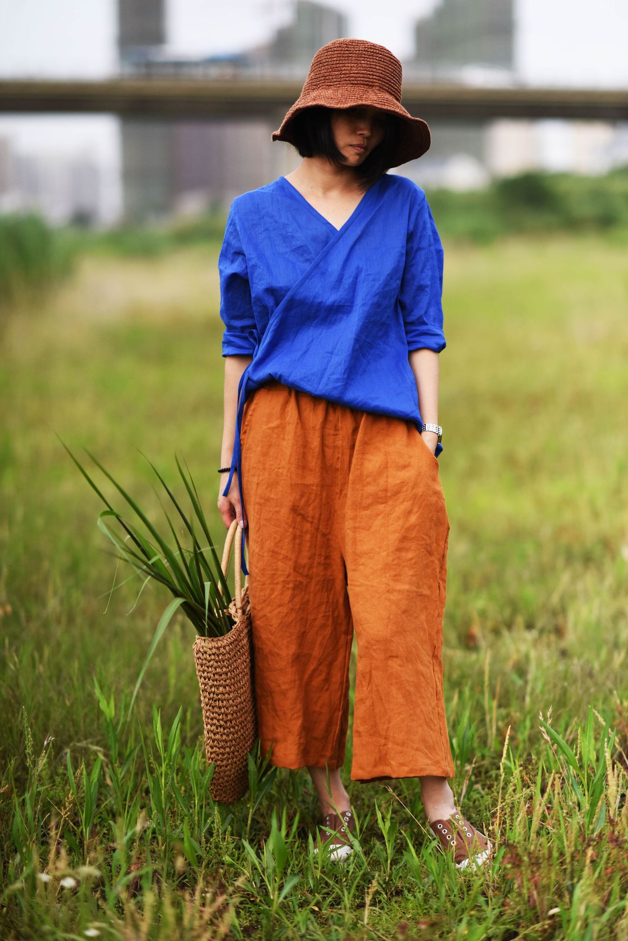 十二卷/原创苎麻春秋夏季新款斜襟复古轻旅系带衬衫棉麻小众女装