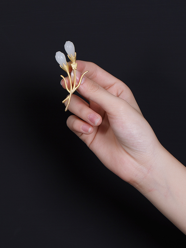 s925纯银镶嵌镀金和田玉白玉兰花创意气质高档胸针货号g9979