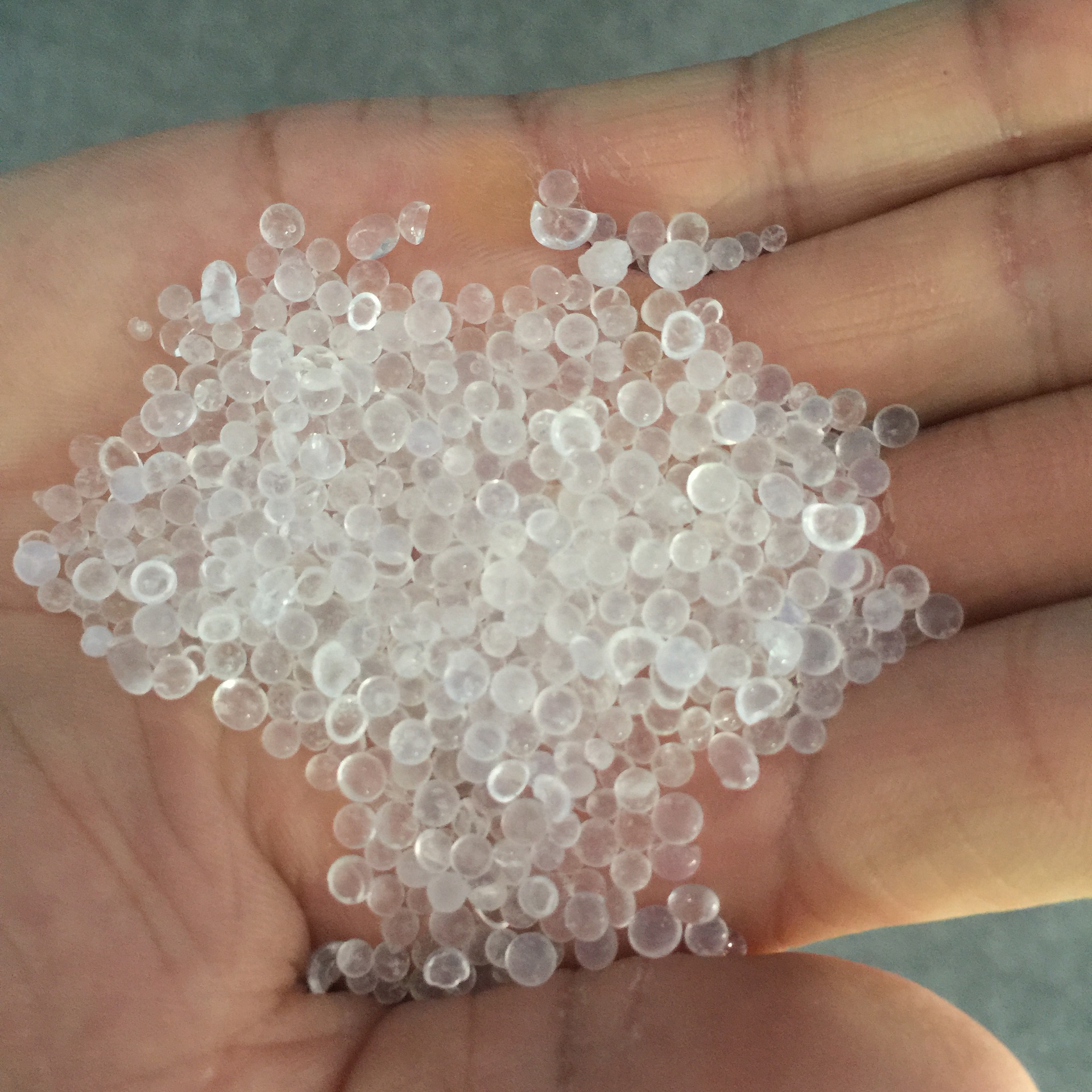 集装箱干燥剂 2-4mm透明硅胶珠1公斤5连包广东工厂货柜挂条防潮珠