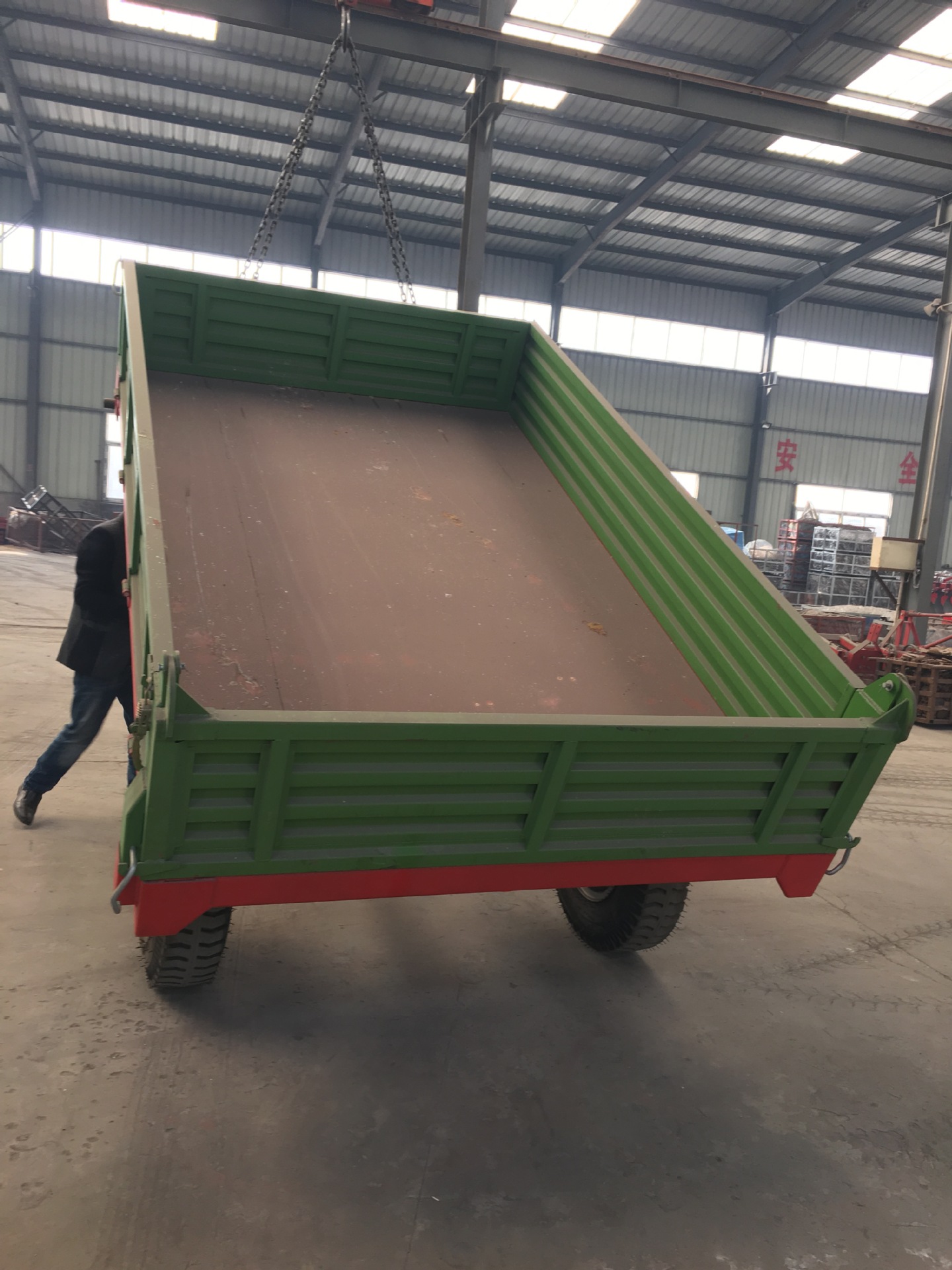 液压拖车 后翻自卸半挂车斗 阿里巴巴实拍左右侧翻车斗