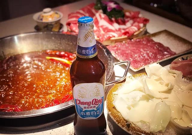 重庆啤酒小麦白308ml瓶装小麦果味浑浊啤酒批发诚屹酒水夜场ktv