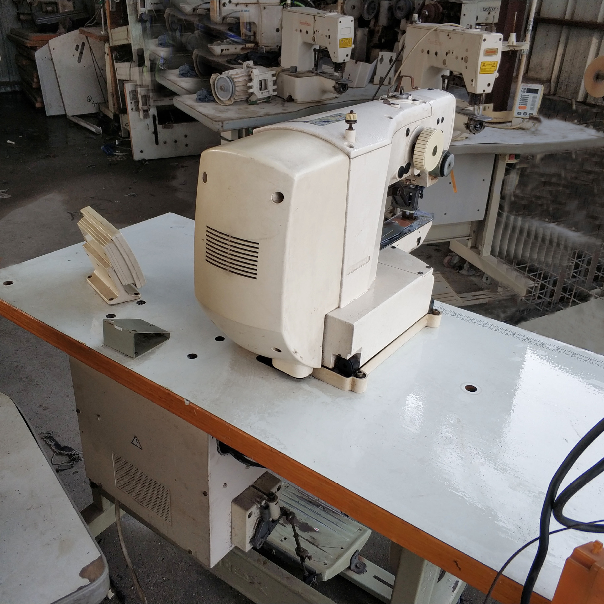 供应电脑套结缝纫机 宝狮牌1900打结机 二手服装打枣车工业缝纫机