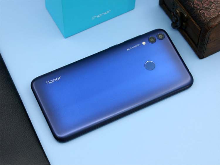 华为honor/荣耀畅玩8c 4000毫安全面屏4g全网通人脸解锁智能手机
