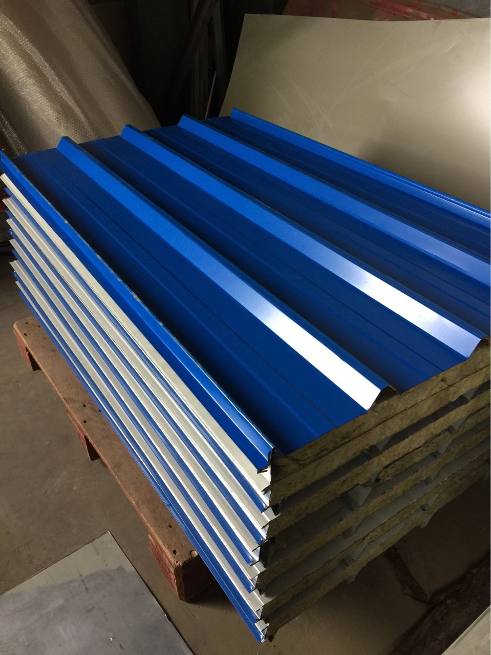 彩钢岩棉夹心板