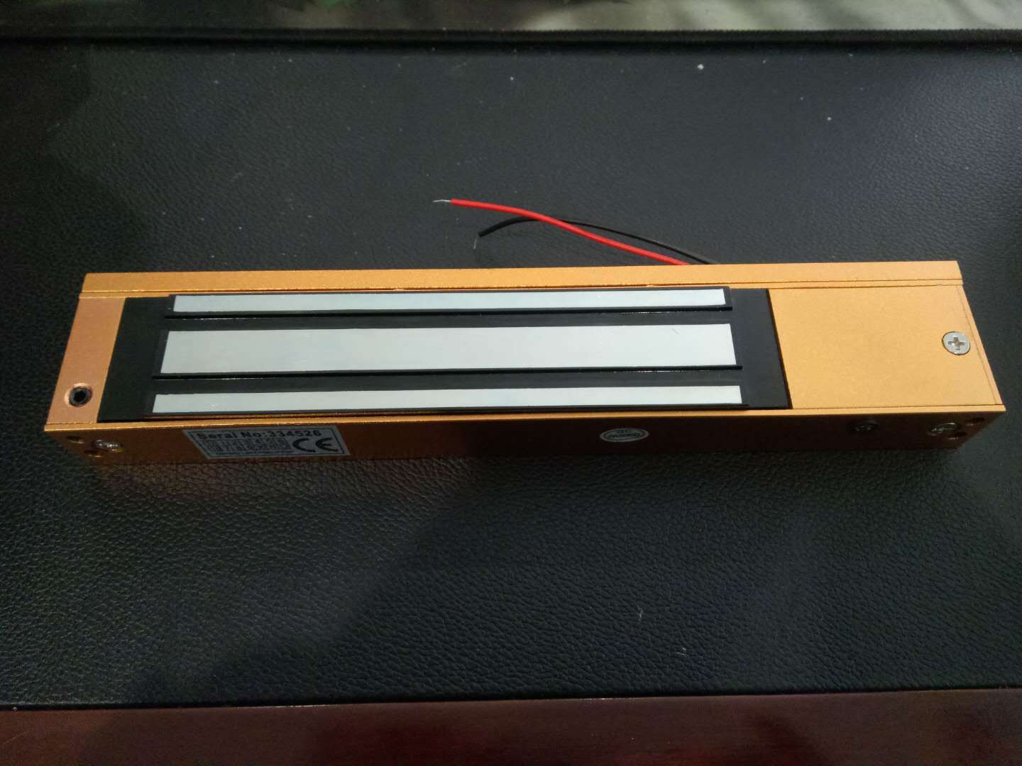 产品性能: 断电开锁(五芯锁);磁感应上锁;门状态,锁状态信号输出, led