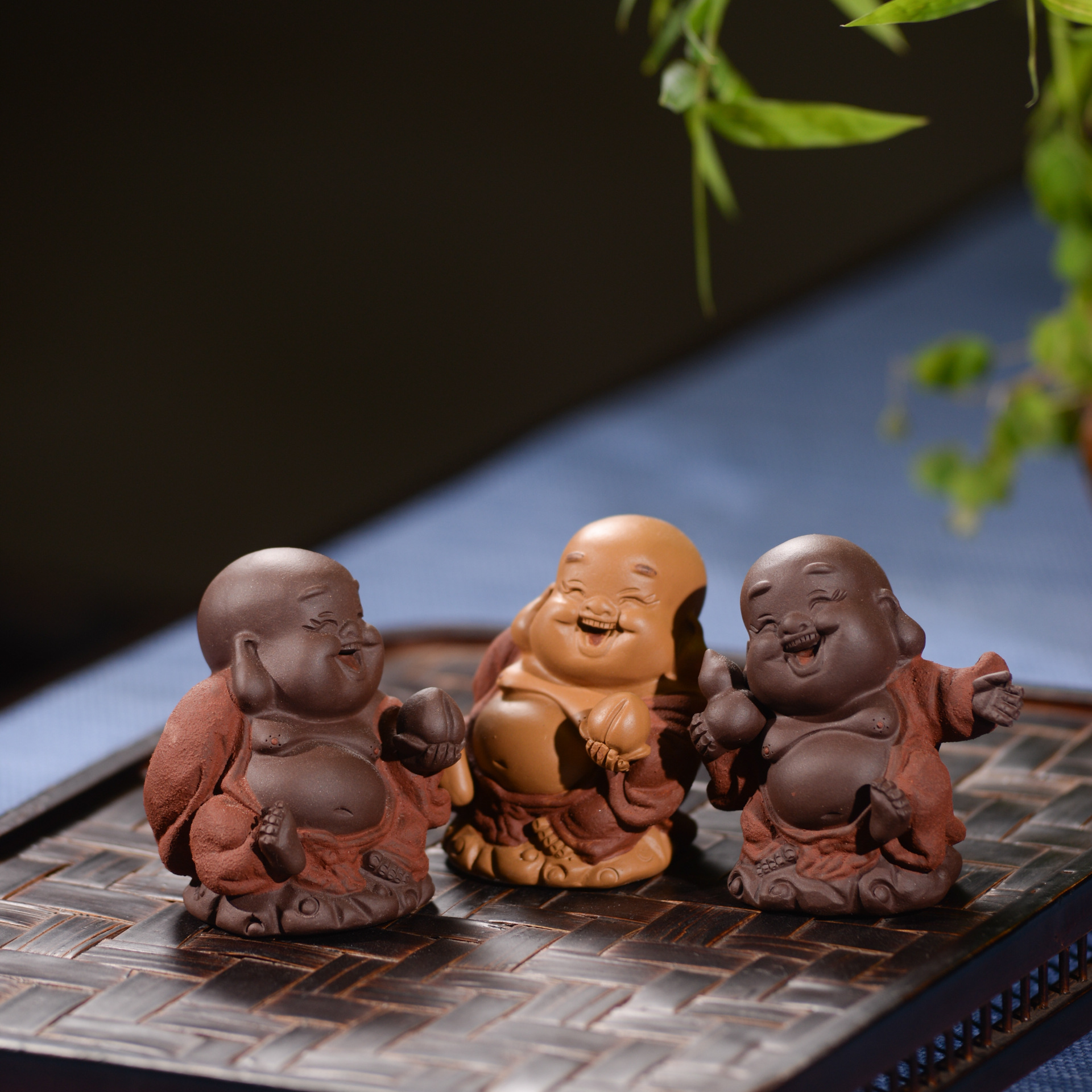 精品宜兴紫砂茶宠佛小和尚如来人物创意雕塑茶具汽车装饰摆件批发