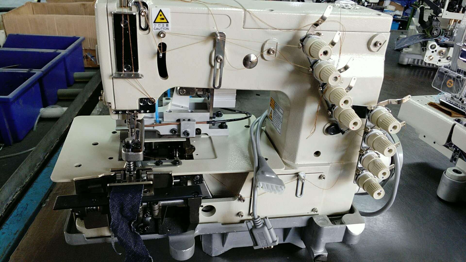 厂家直销 千业裤耳机 2000c裤耳机 裤袢机 双针带刀裤耳缝纫机