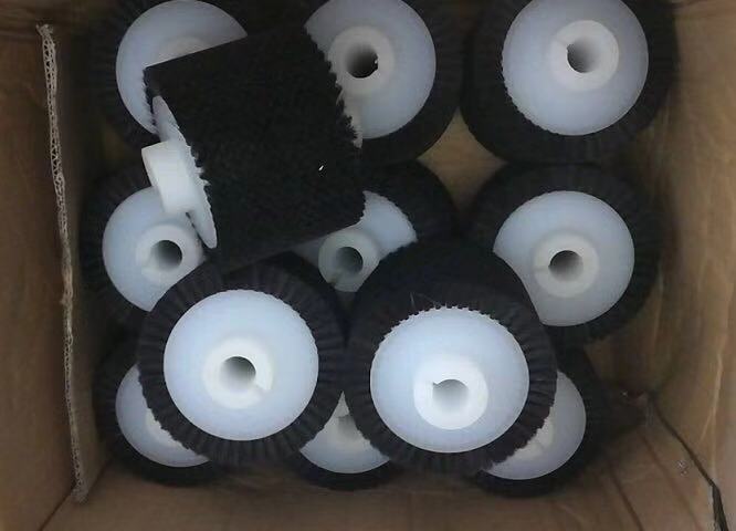 深圳毛刷厂供应黑色高密度毛刷轮环形毛刷防静电毛刷定做