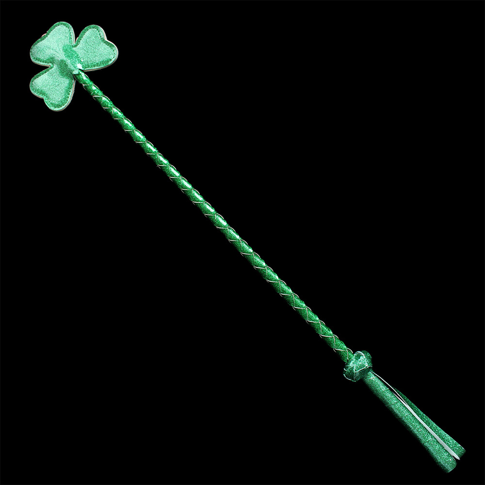 厂家直销花瓣形教鞭四叶草皮鞭子夫妻调情调教马鞭藤条手拍子玩具