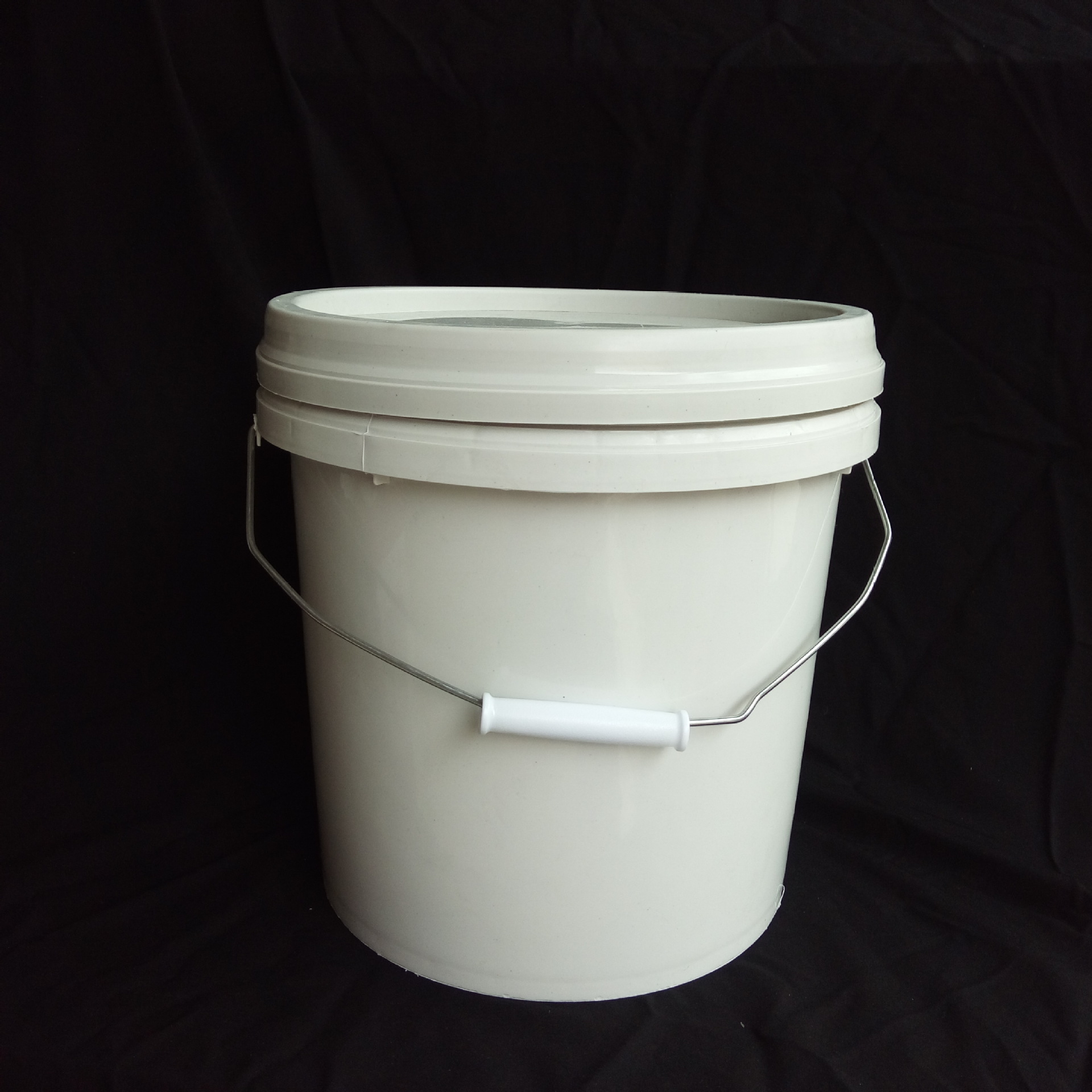 厂家批发8升次白压盖密封桶涂料桶乳胶漆桶塑料包装桶化工桶