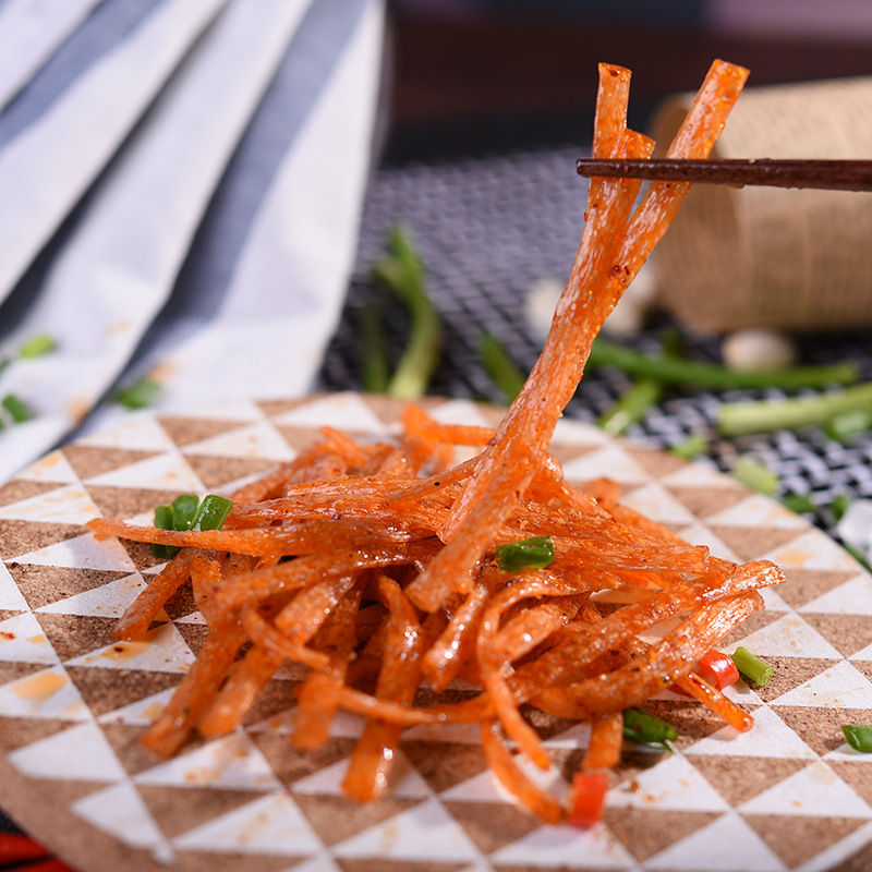 香香公主新款过桥米线辣条95g 休闲办公粮食解馋零嘴小吃厂家批发