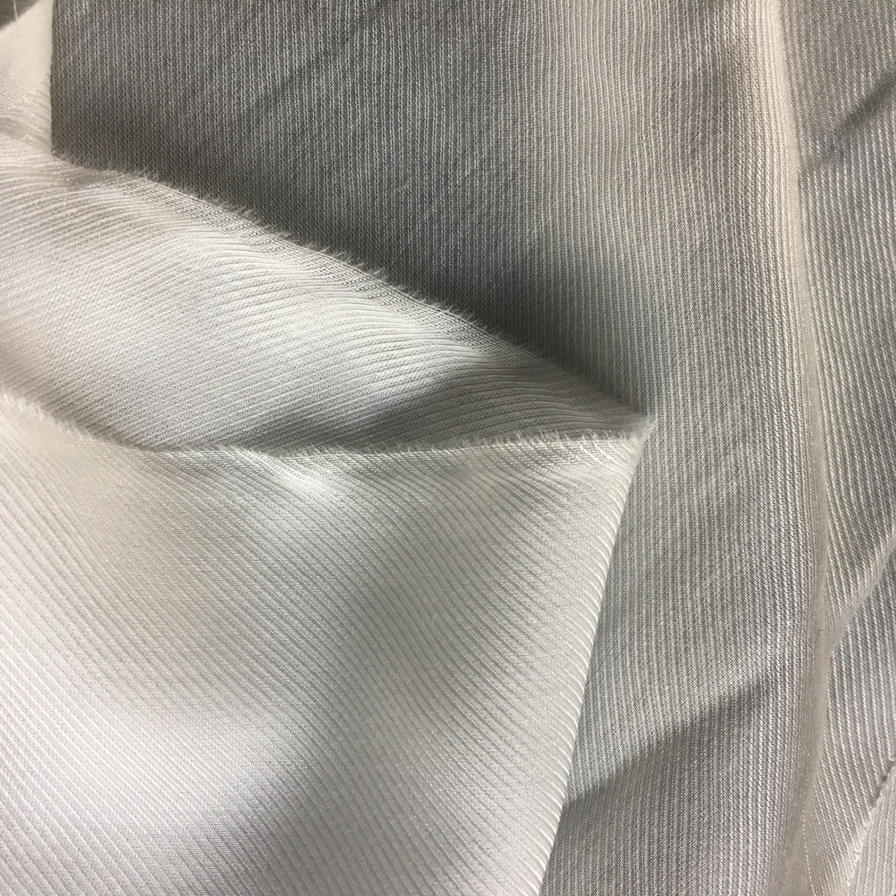 天丝斜纹绸114-12姆米天丝桑蚕丝交织丝绸面料