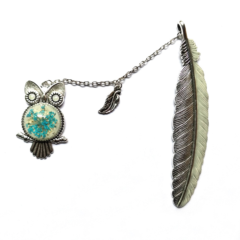 夜光羽毛猫头鹰书签复古发光合金书签荧光水晶干花