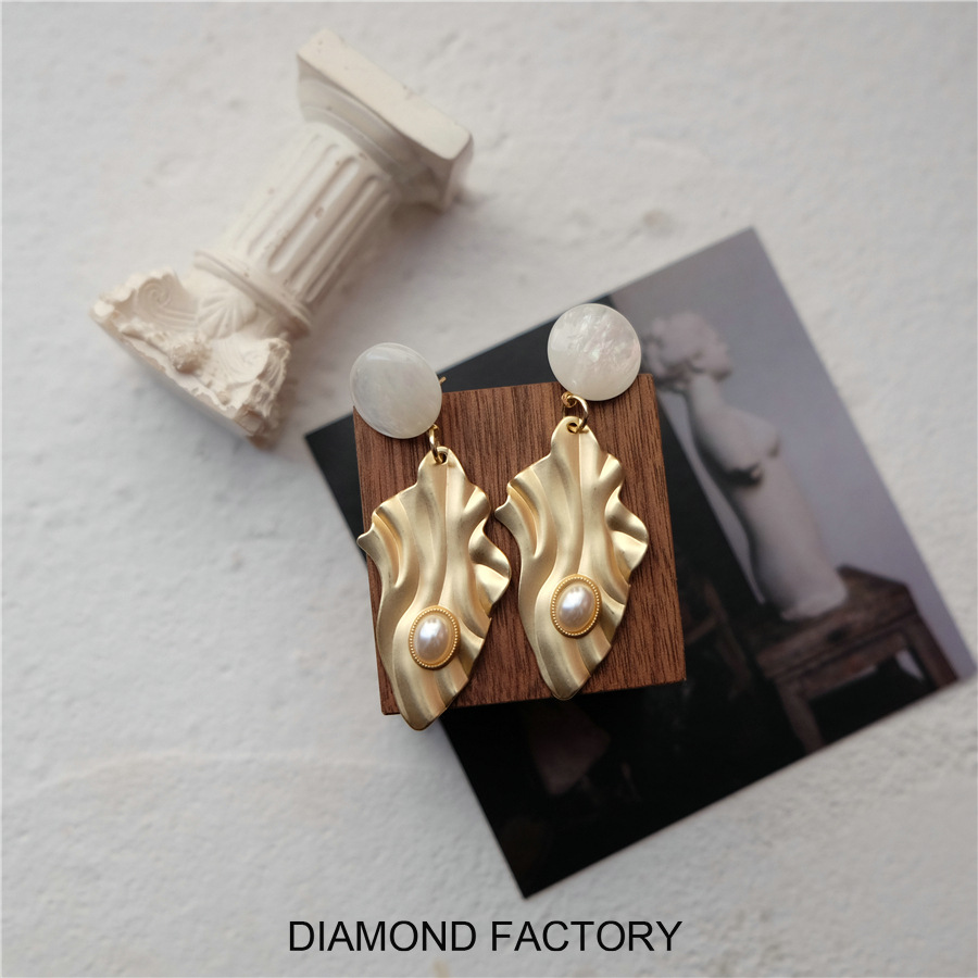 vintage复古艺术品风夸张耳环耳饰 大款褶皱磨砂浅金色耳环耳饰女