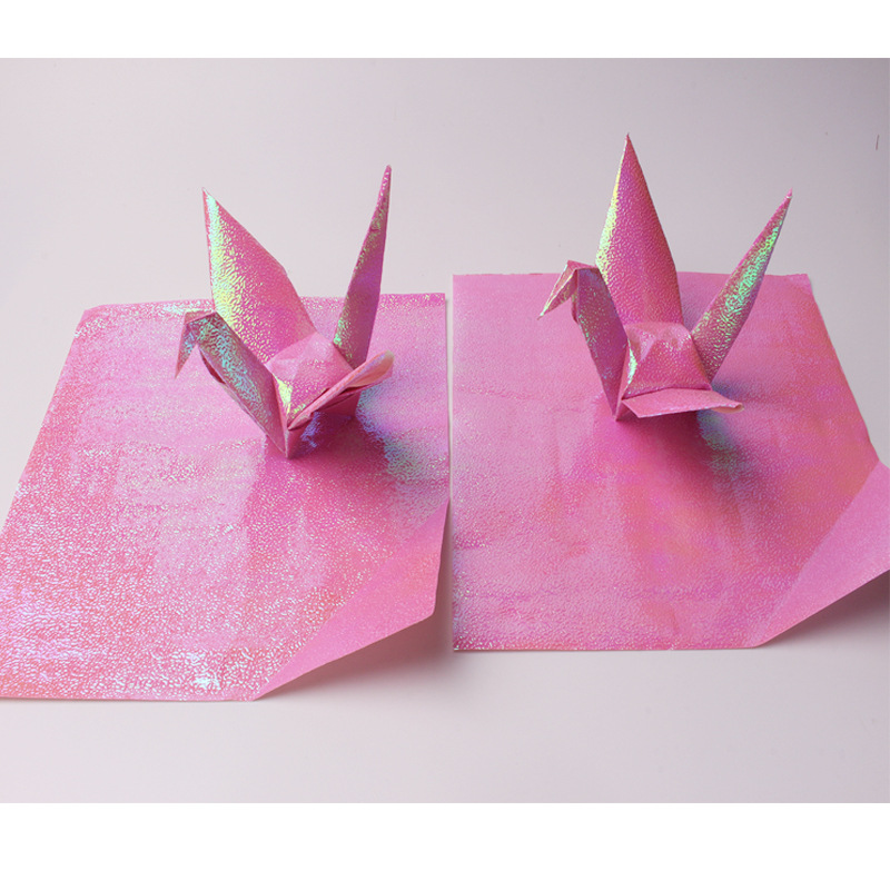 珠光千纸鹤折纸成品(穿线) 产品尺寸:15*15厘米 产品颜色:粉色,玫红