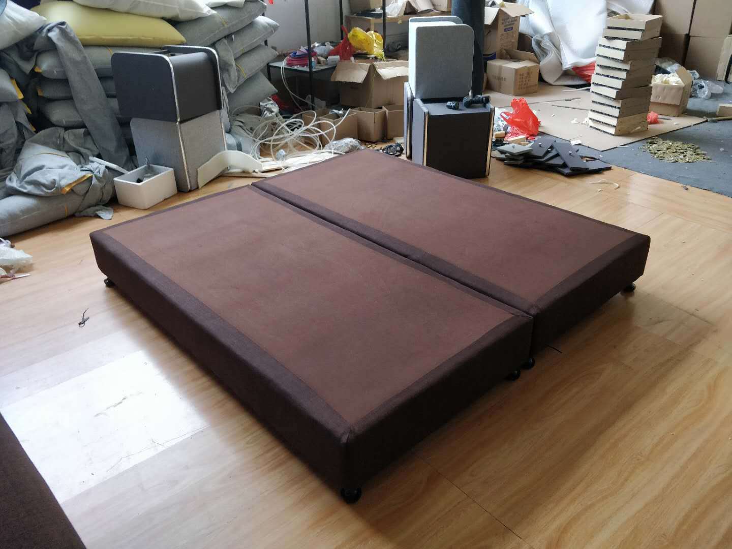 厂家直销酒店宾馆公寓床架席梦思弹簧床头垫宿舍1.35米可定制床箱