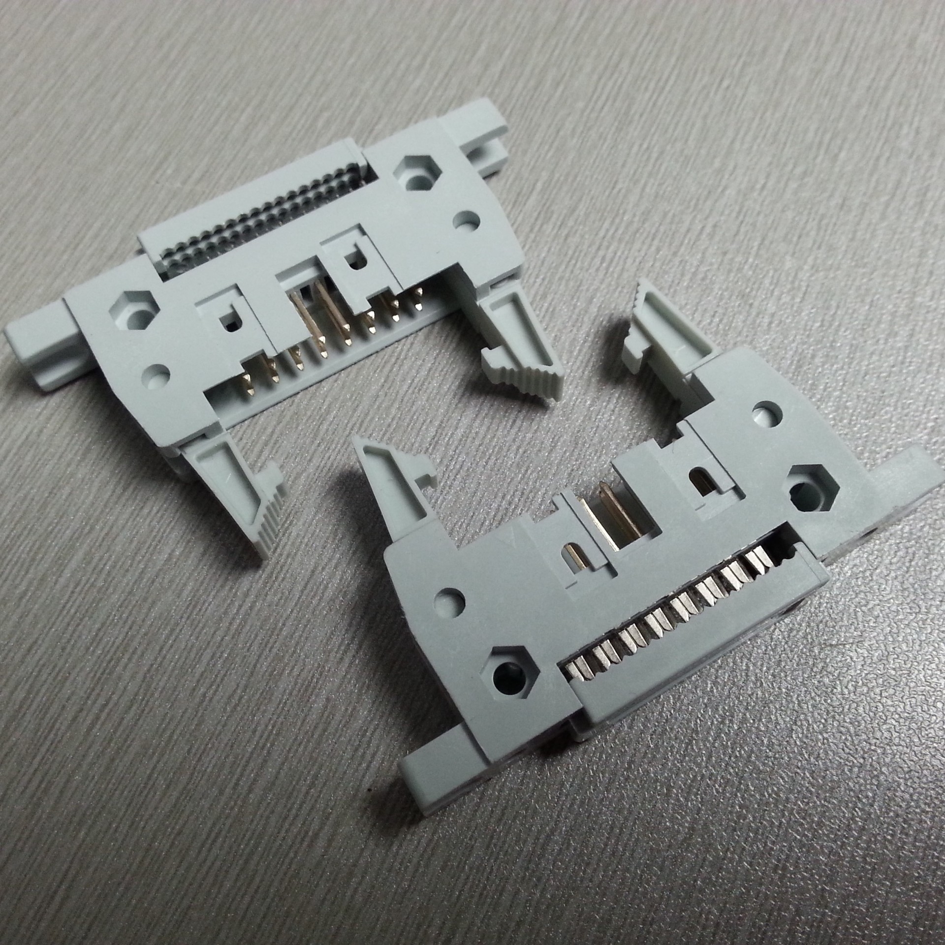 54mm dc2压线牛角 16pin排线座 灰色牛角带耳朵 idc插座